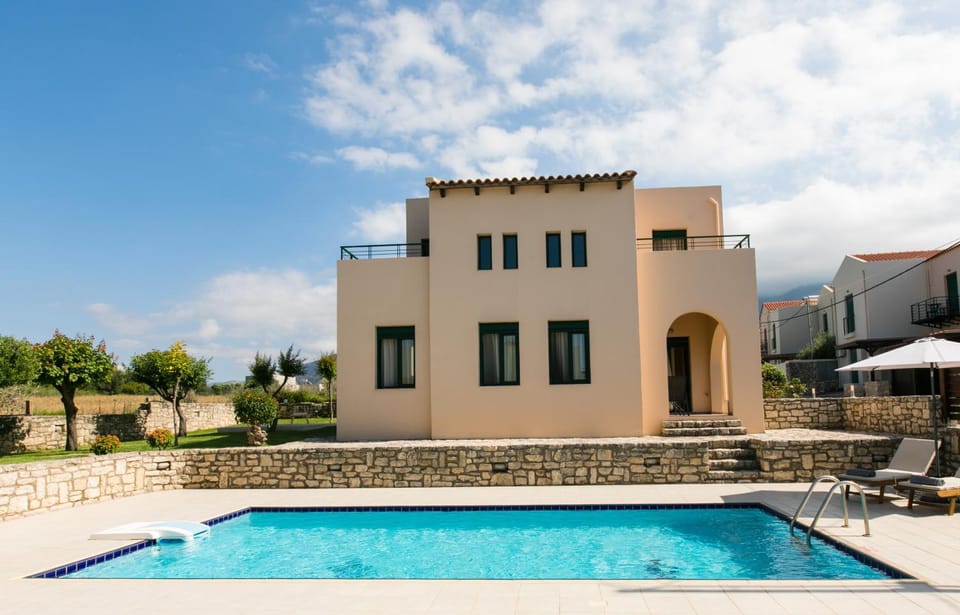 Property building, Day, Pool view, Swimming pool, sunbed