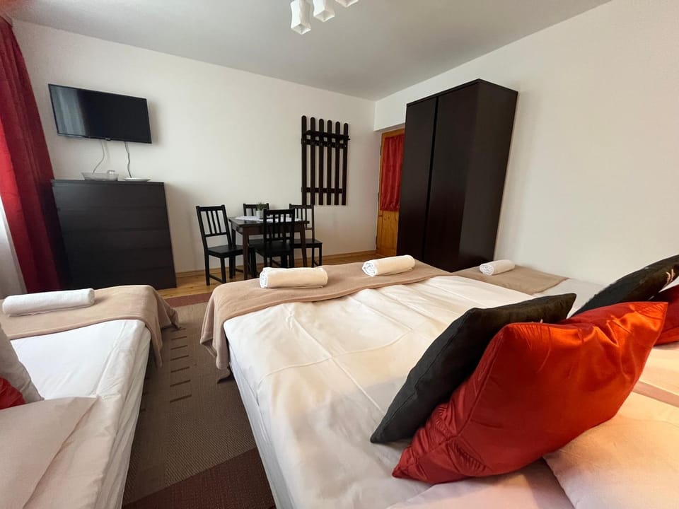 Bed, TV and multimedia, Photo of the whole room, Bedroom, wardrobe