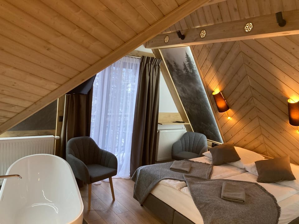 Bed, Photo of the whole room, Seating area, Bedroom, Bath