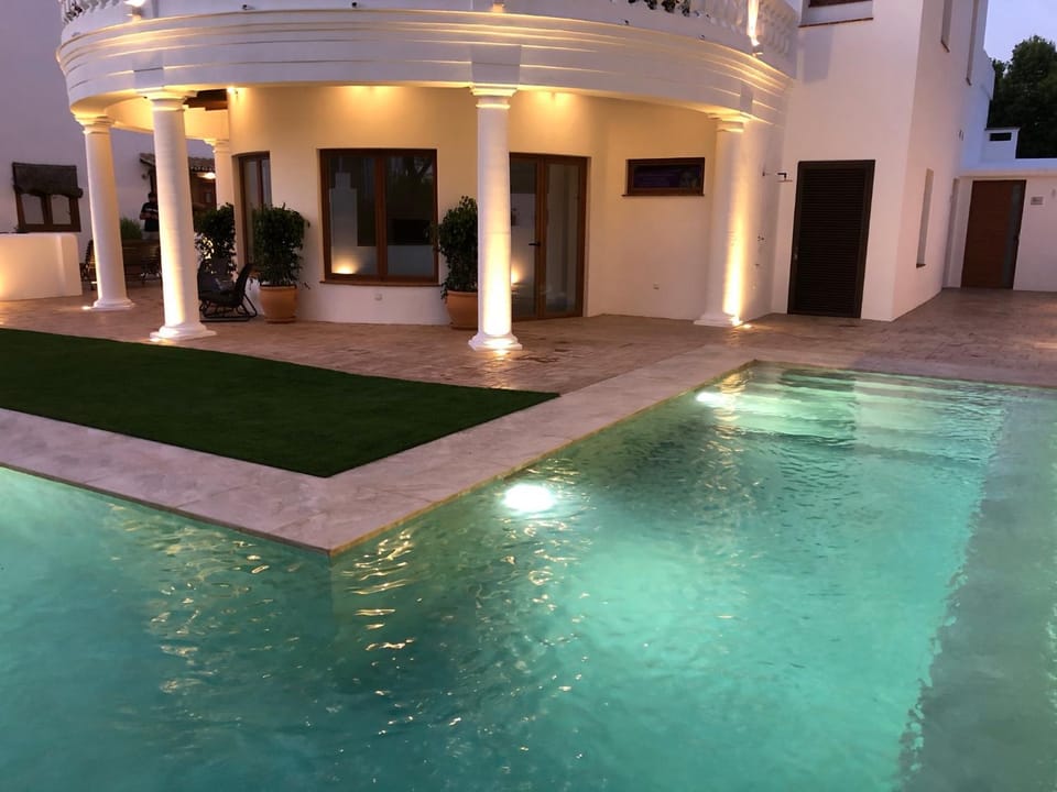 Swimming pool