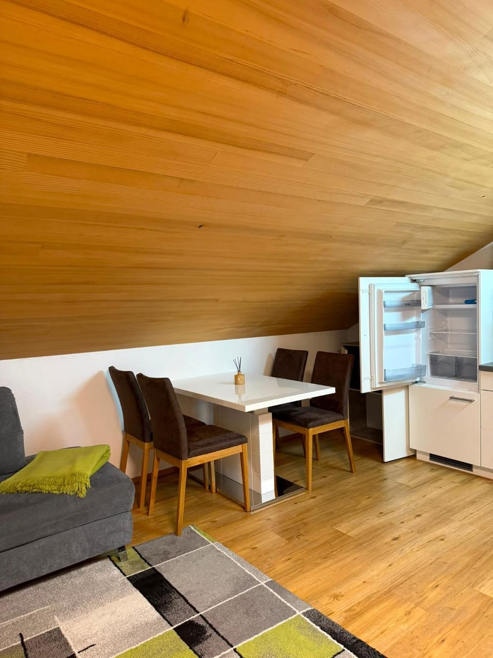 Dining area, Food