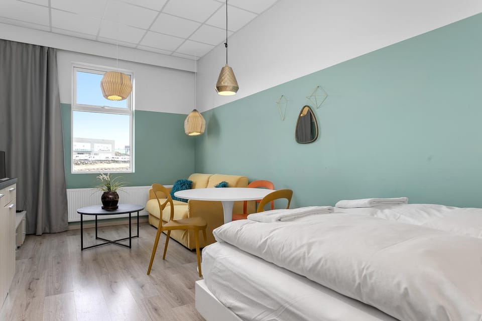 Bed, Living room, Photo of the whole room, Seating area, Dining area, Bedroom
