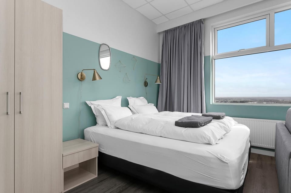 Bed, Photo of the whole room, Bedroom, towels