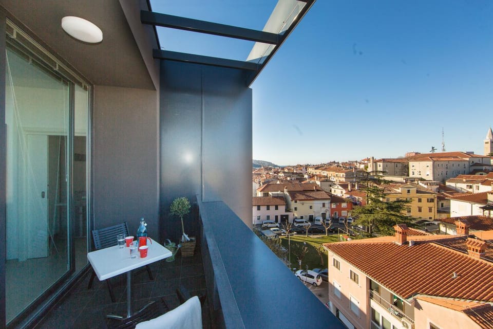 Balcony/Terrace, City view