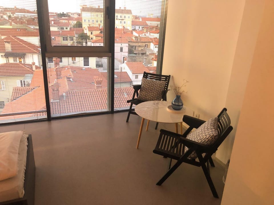 Winter, Photo of the whole room, Decorative detail, Seating area, On site, City view, Sunset
