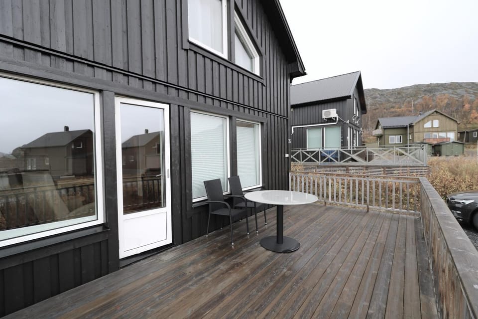 Property building, Patio, Natural landscape, Balcony/Terrace, Dining area