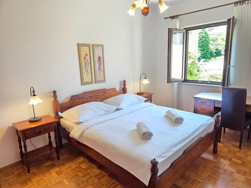 Bed, Photo of the whole room, Bedroom, Garden view