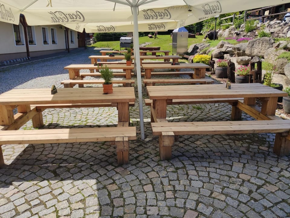 Restaurant/places to eat, Balcony/Terrace