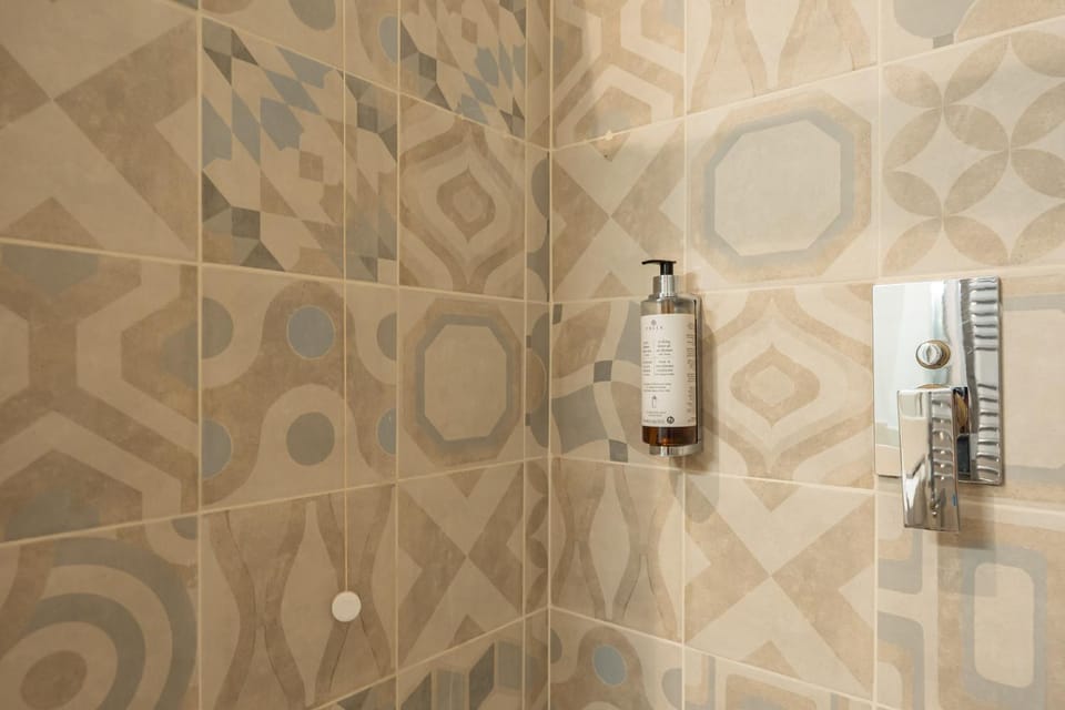 Shower, Bathroom, heating