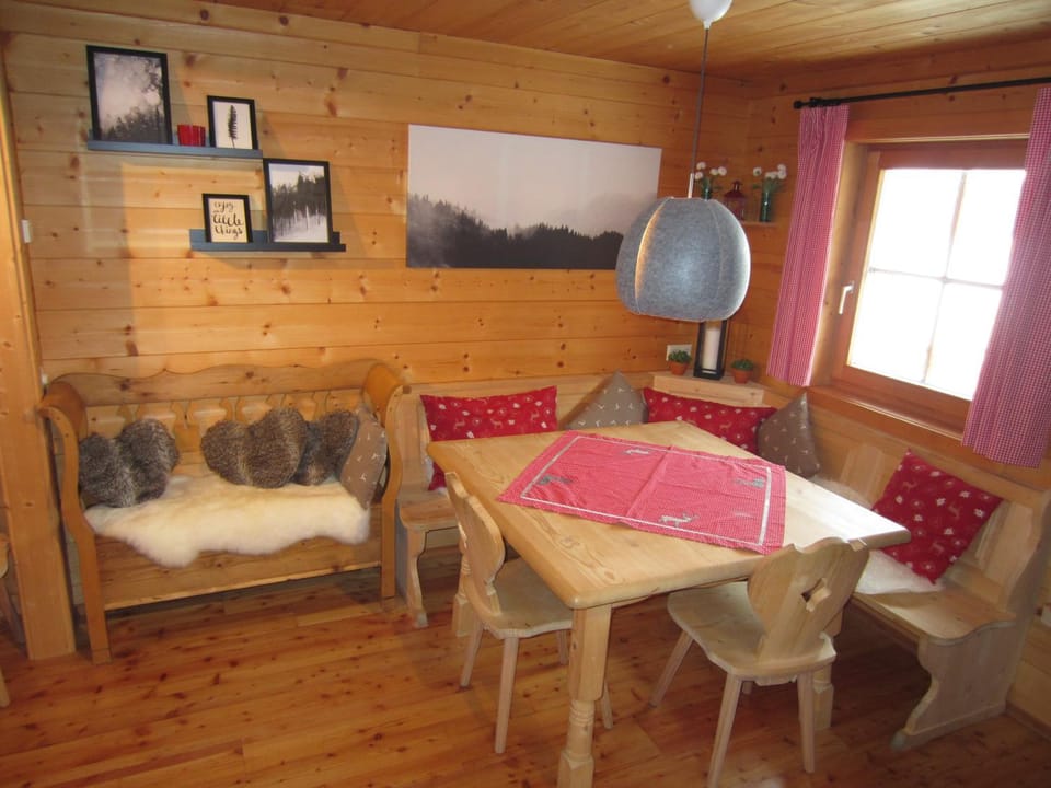 Seating area, Dining area