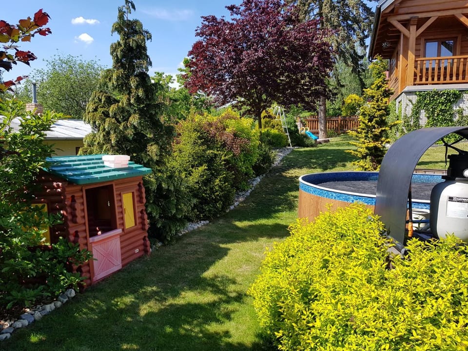 Kids's club, Garden view