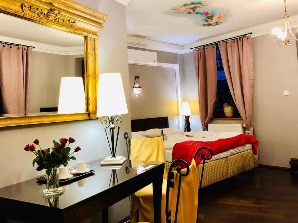 Bed, Photo of the whole room, Decorative detail