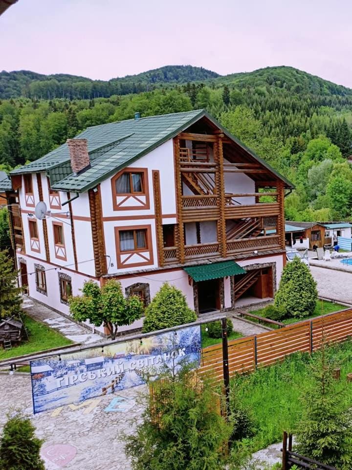 Property building, Neighbourhood