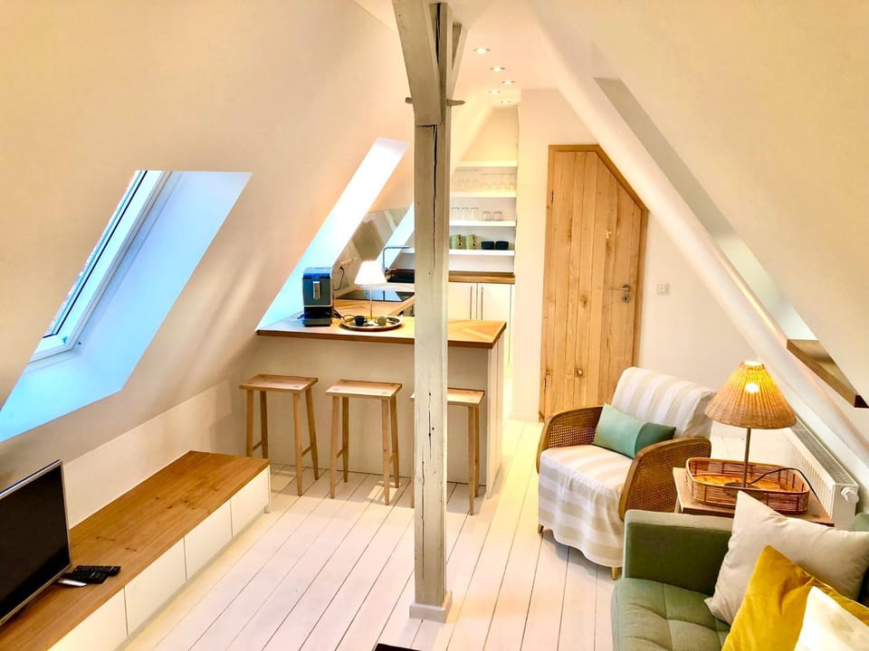 TV and multimedia, Kitchen or kitchenette, Living room, Dining area