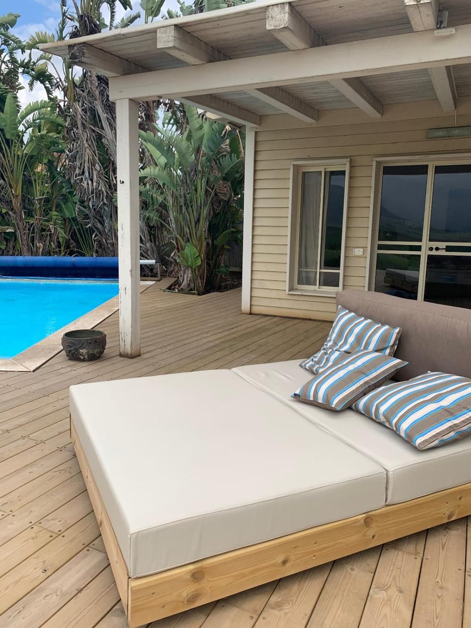 Swimming pool, Swimming pool