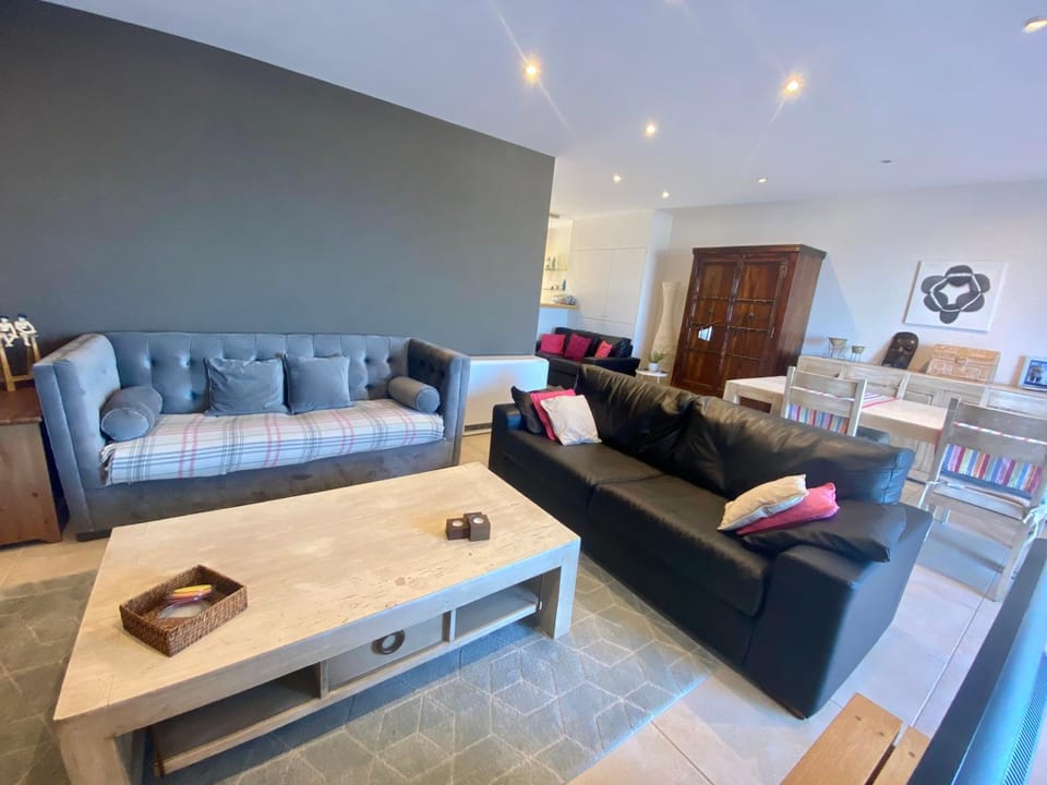 Deluxe Apartment with Shared Pool Apartment in Ostend