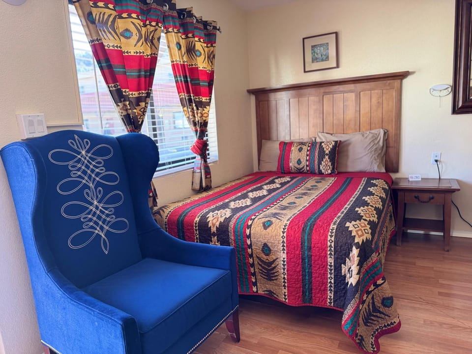 Bed, Seating area
