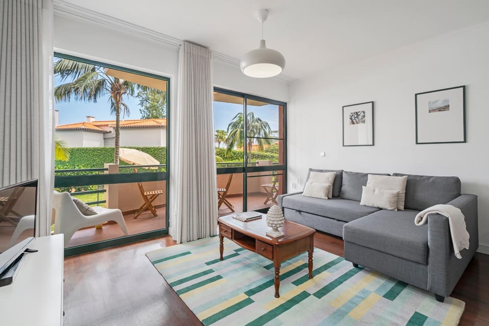 Balcony/Terrace, Living room, Seating area, Garden view