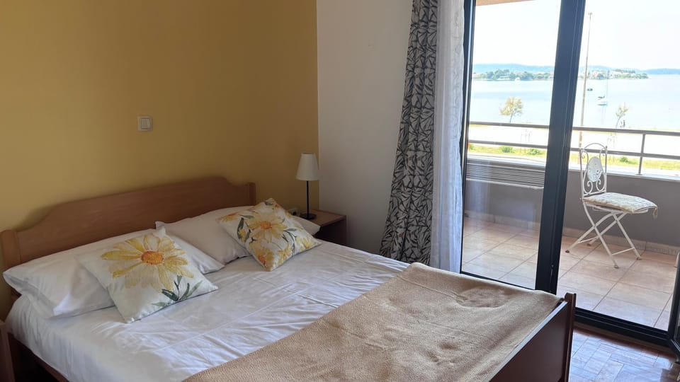 Bed, View (from property/room)