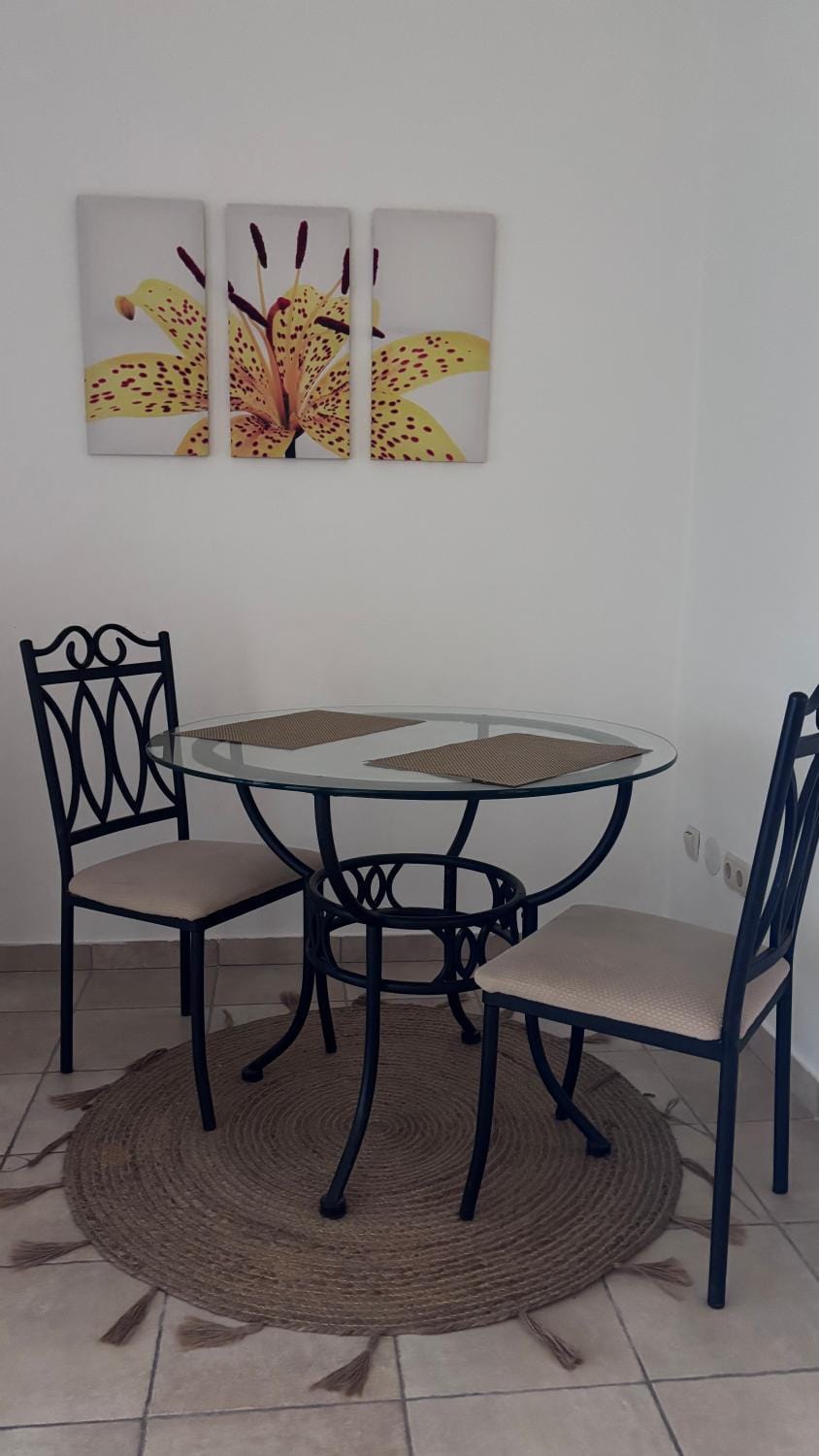 Seating area, Dining area
