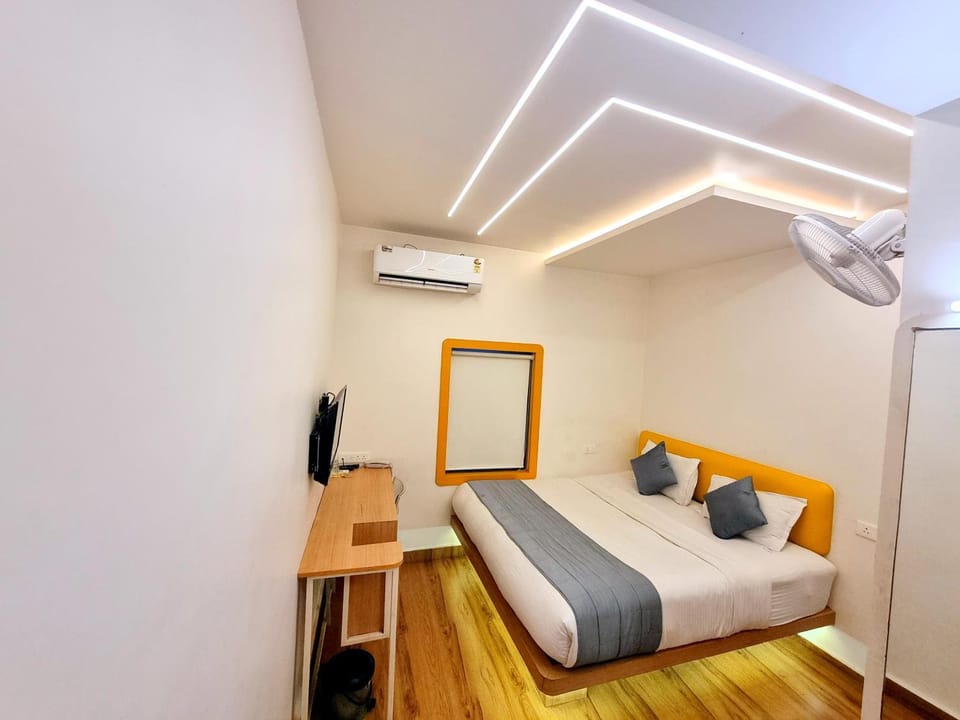 Bed, Photo of the whole room, Bedroom