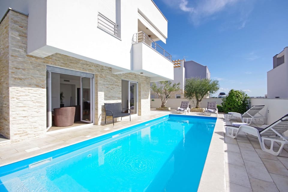 Property building, Swimming pool