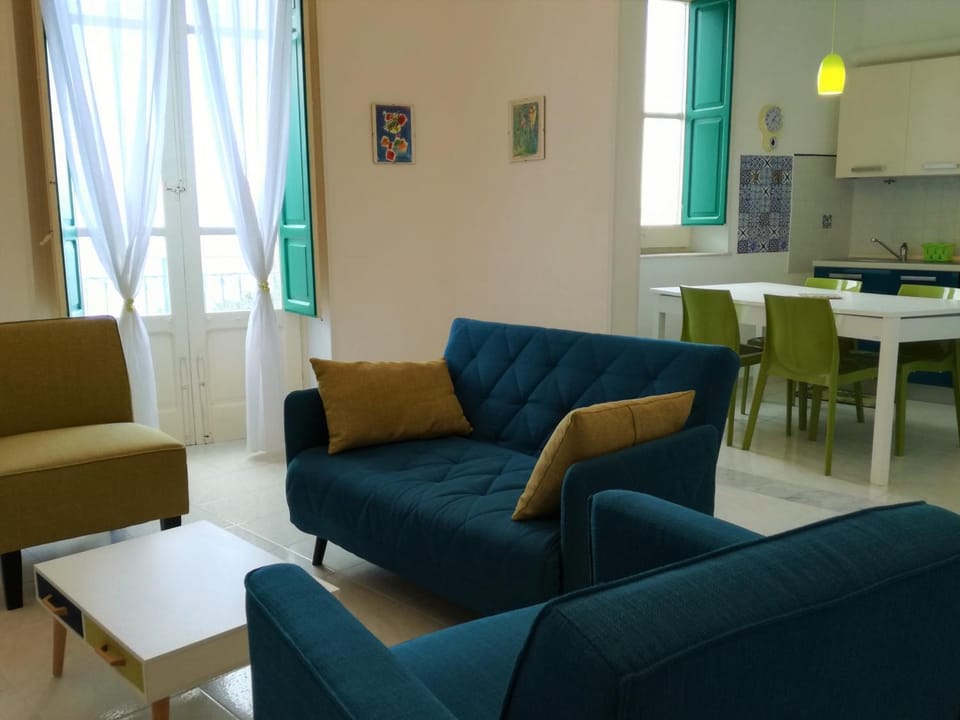 Living room, Photo of the whole room, Seating area, Sea view