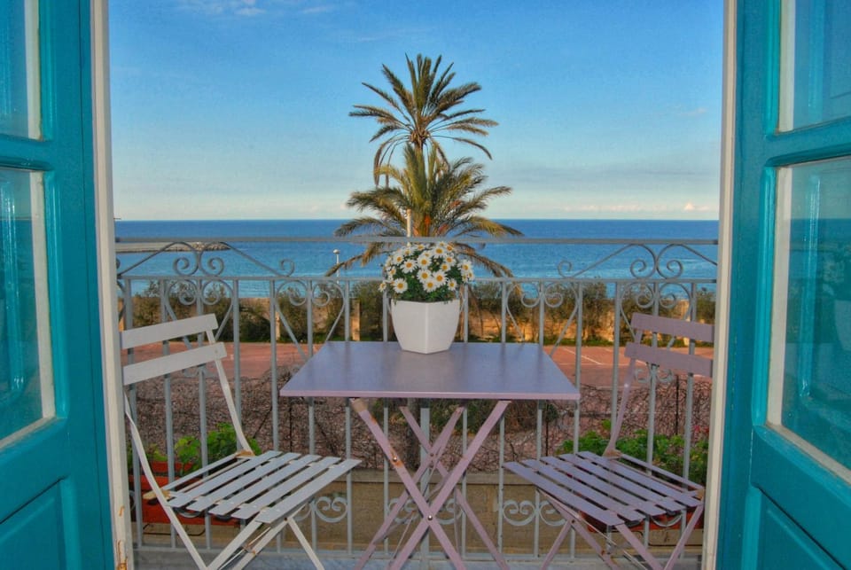 View (from property/room), Balcony/Terrace, Living room, Landmark view, Sea view, Sea view