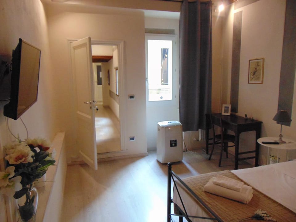 Other, Photo of the whole room, Decorative detail, Bedroom