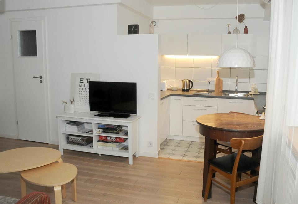 Communal lounge/ TV room, TV and multimedia, Kitchen or kitchenette, Living room, Seating area, Dining area