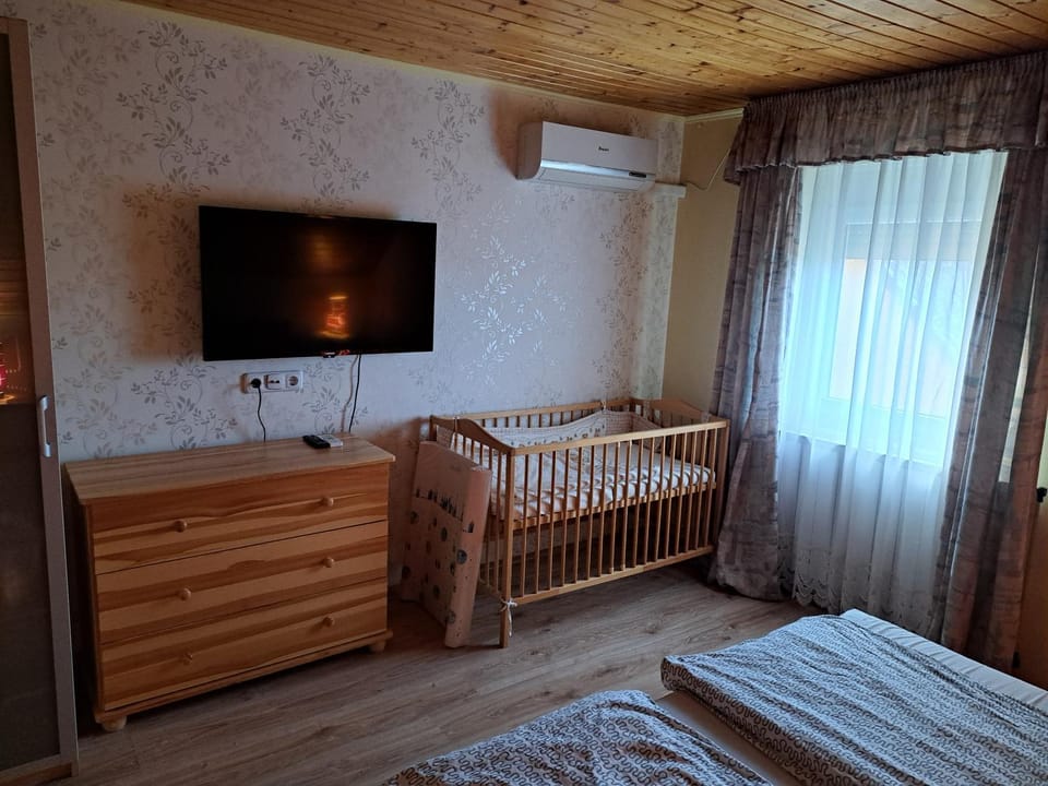 Borostyán Nyaralóház Balatonboglár House in Hungary