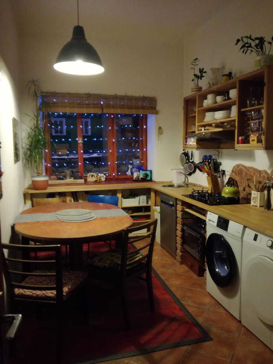 Kitchen or kitchenette, washing machine, dryer