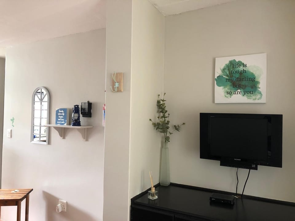 Communal lounge/ TV room, TV and multimedia, Seating area