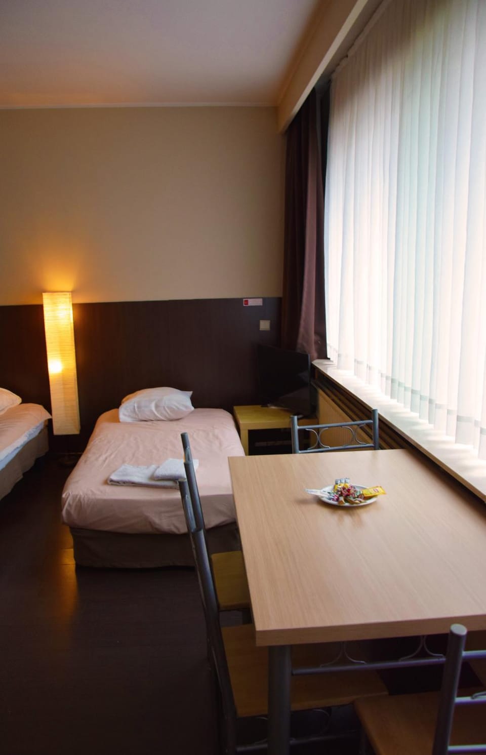 Bed, Decorative detail, Dining area