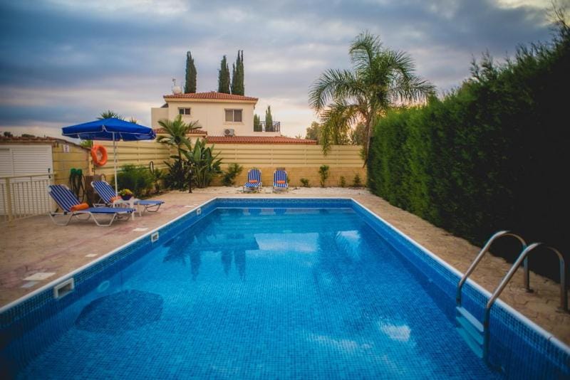 Pool view, Swimming pool, sunbed