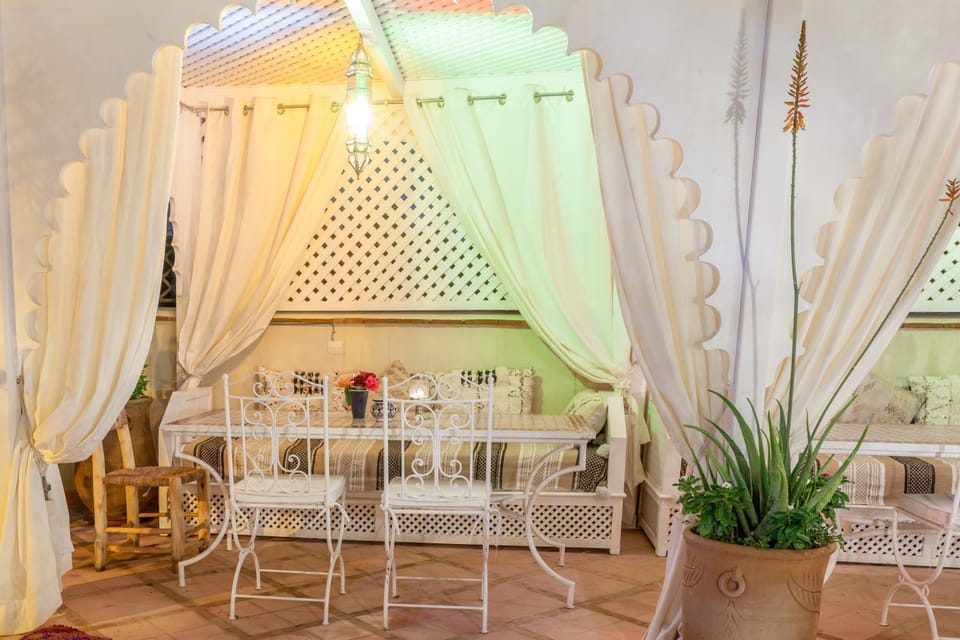 Patio, Restaurant/places to eat, Balcony/Terrace