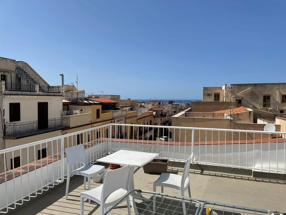 View (from property/room), Balcony/Terrace, Dining area, City view, Sea view, internet