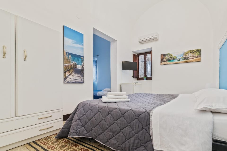 Bed, Photo of the whole room, Bedroom, towels, air conditioner