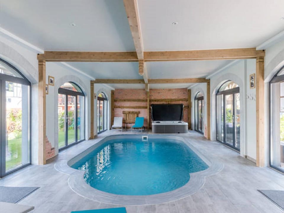 Swimming pool, Swimming pool