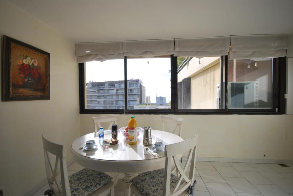 Patio, Dining area