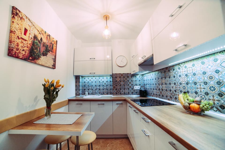 Spring, Coffee/tea facilities, Kitchen or kitchenette, Photo of the whole room, Decorative detail, On site