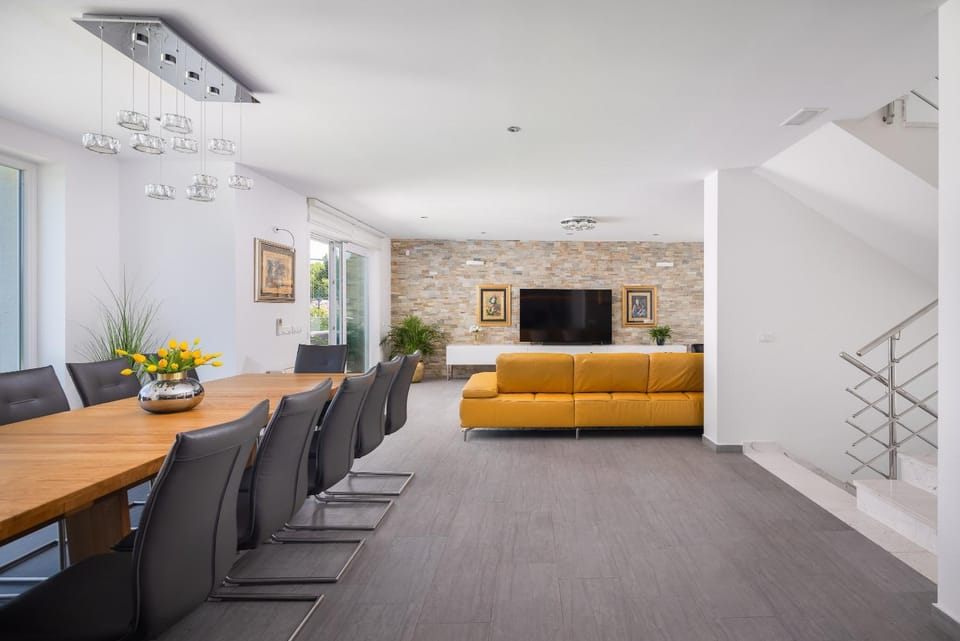Living room, Dining area