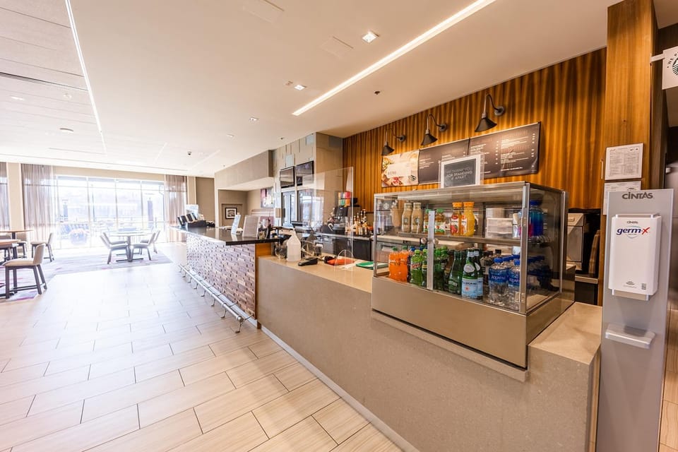 Restaurant/places to eat, Coffee/tea facilities, Food and drinks, Food