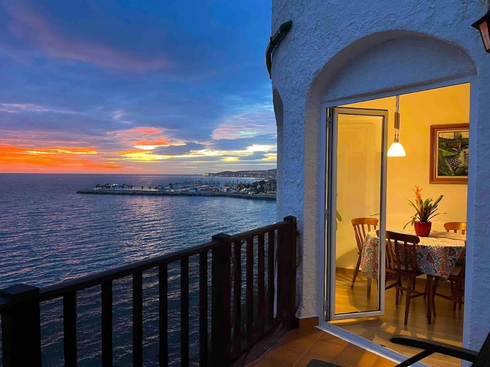 Apartamento en acantilado con wifi y aire acondicionado Apartment in Garraf