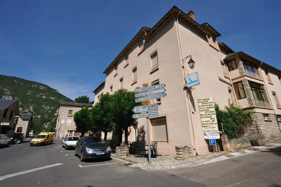 Facade/entrance