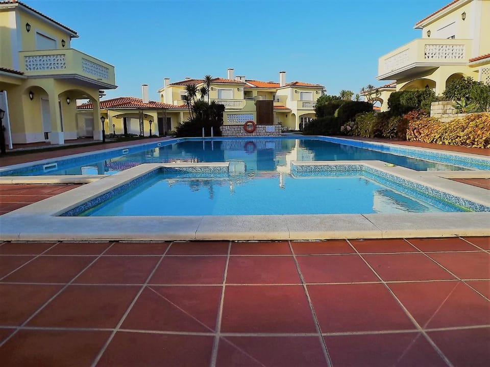 Property building, Day, Pool view, Swimming pool