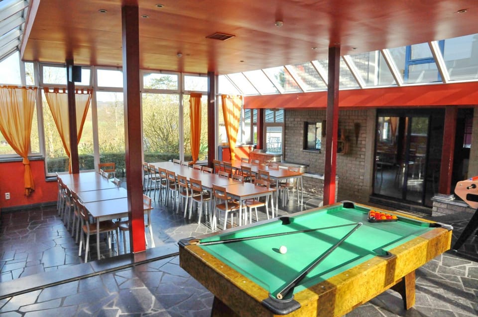 Billiard, Dining area