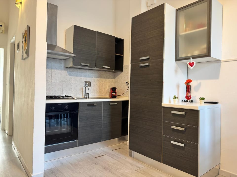 Kitchen or kitchenette, oven, stove