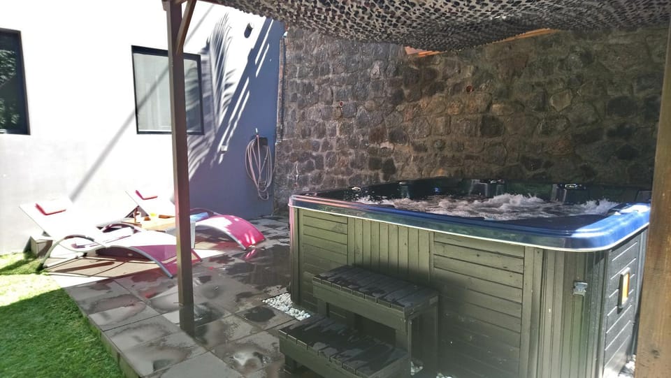 Hot Tub, Hot Tub