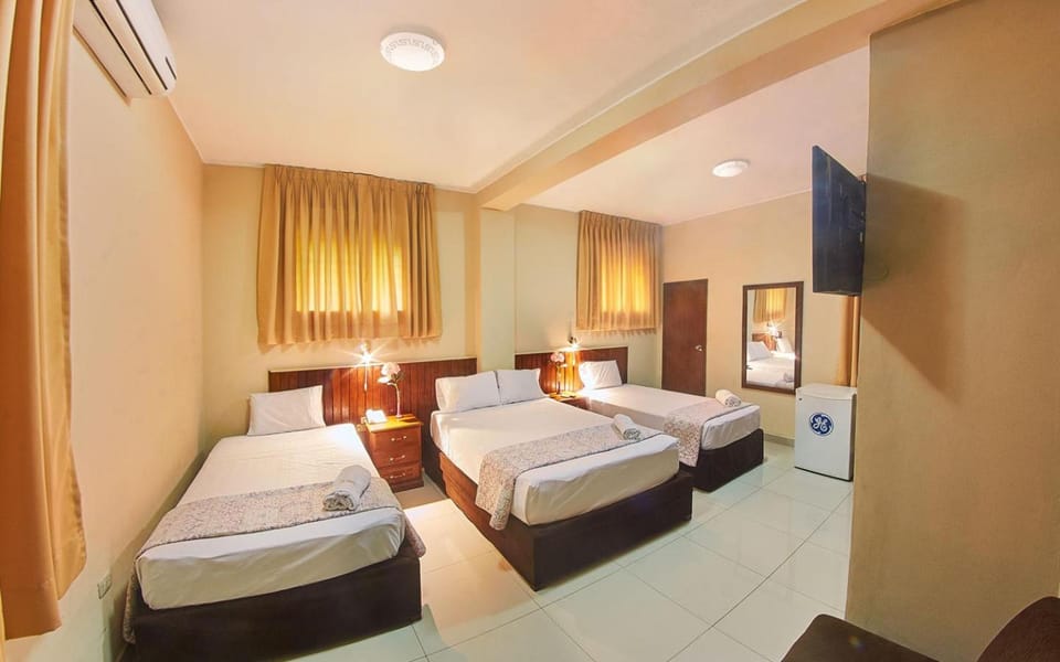 Shower, Toilet, Bathroom, TV and multimedia, Photo of the whole room, Family